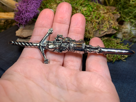 Highland Bagpiper Kilt Pin | Kilt Pin | Wiccan Center