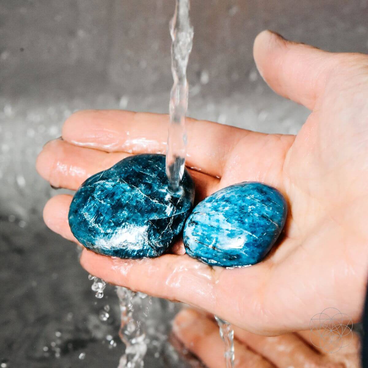 Apatite Heart of Positivity | Sphere & Heart | Wiccan Center