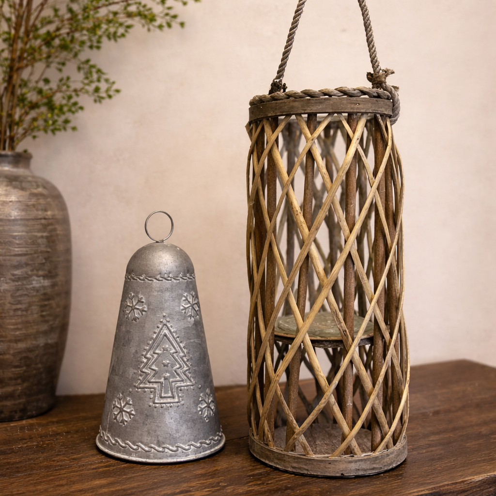 WILLOW LANTERN WITH GLASS VASE | P | Wiccan Center