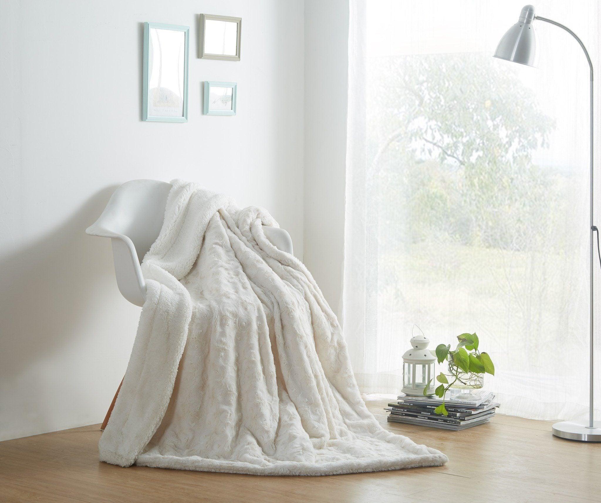 DaDa Bedding Luxury White Roses Fluffy Soft Sherpa Backside Faux Fur Throw Blanket (K11) | Throw Blankets | Wiccan Center