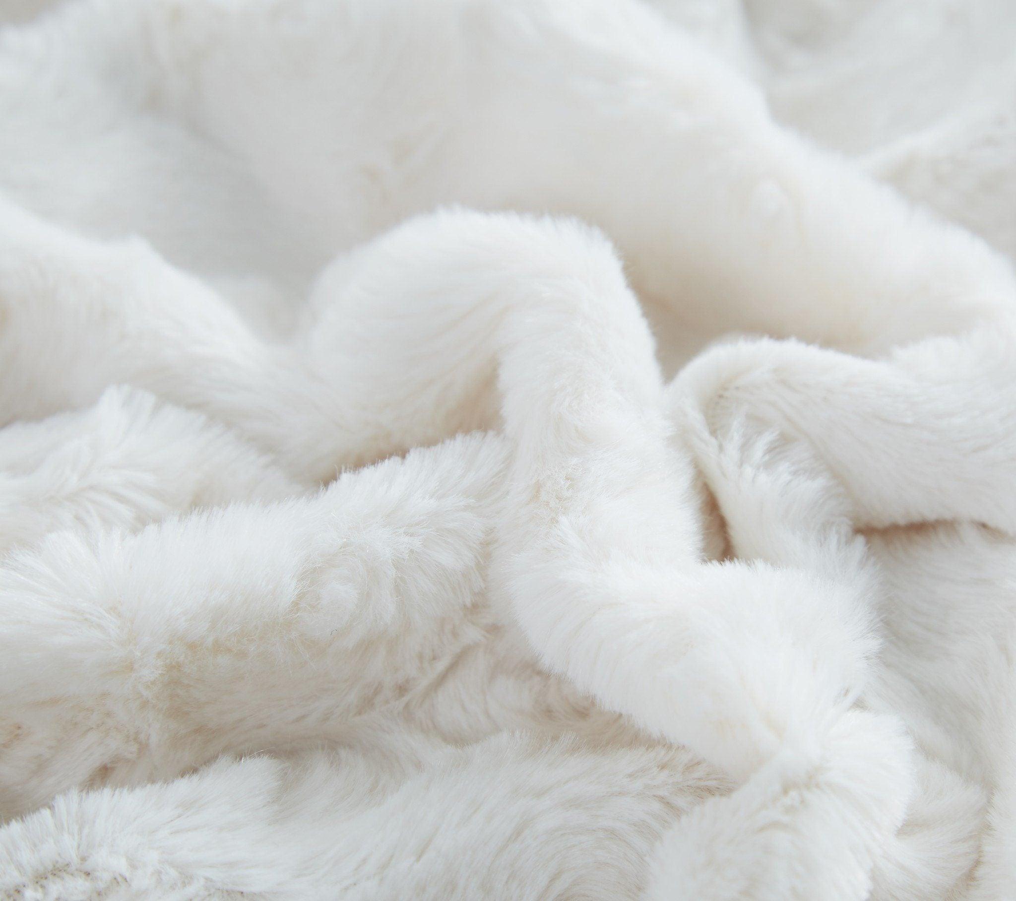 DaDa Bedding Luxury White Roses Fluffy Soft Sherpa Backside Faux Fur Throw Blanket (K11) | Throw Blankets | Wiccan Center