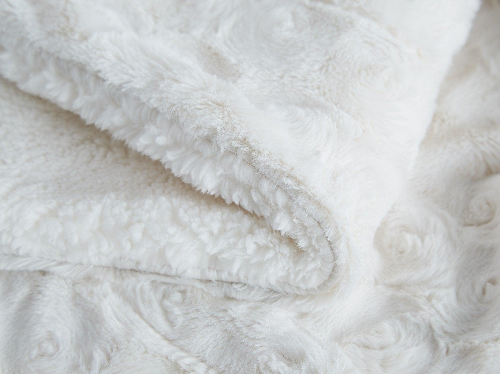 DaDa Bedding Luxury White Roses Fluffy Soft Sherpa Backside Faux Fur Throw Blanket (K11) | Throw Blankets | Wiccan Center