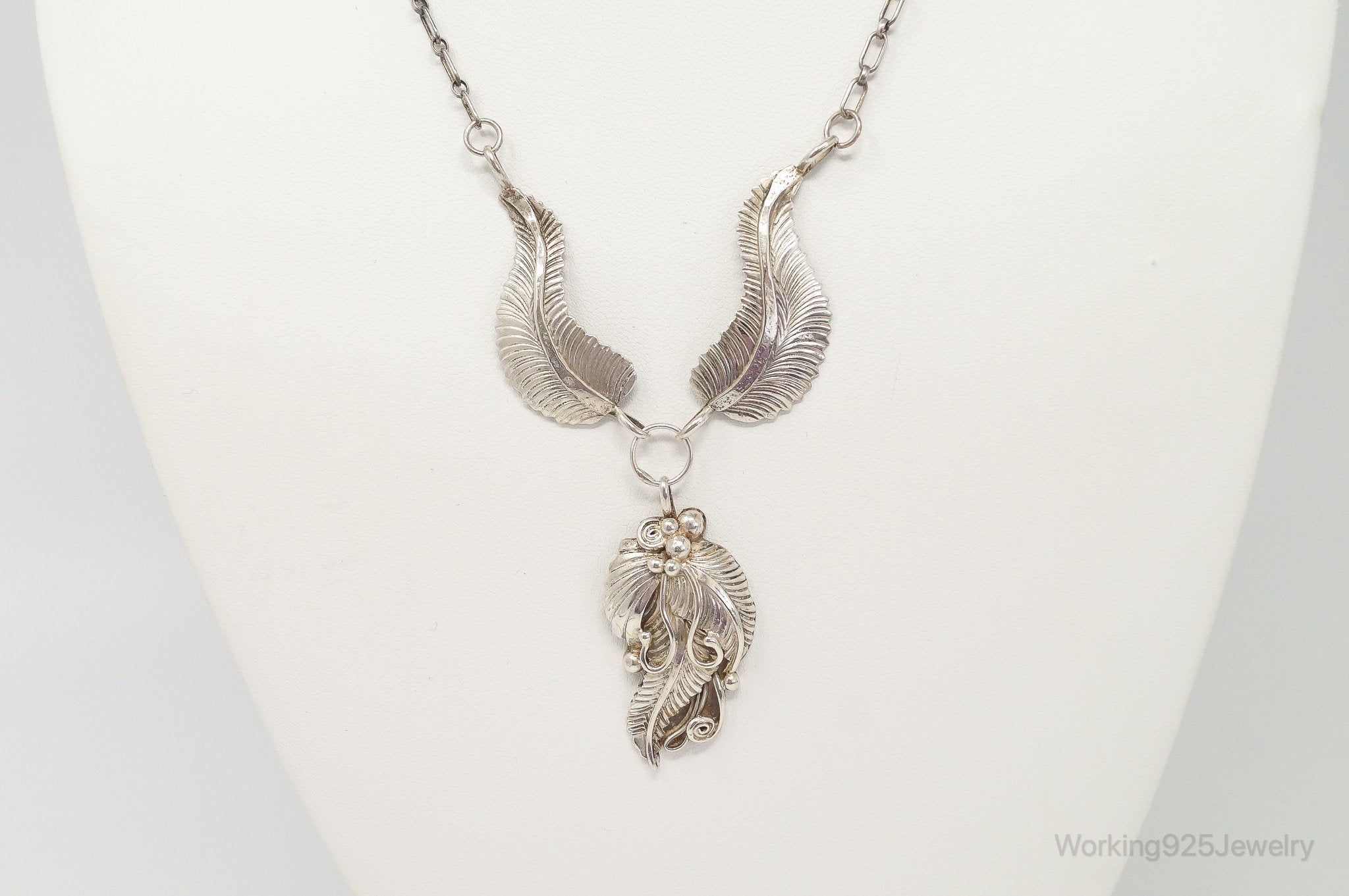 Vintage Native America F Handmade Feathers Design Sterling Silver Necklace | Jewelry > Necklaces > Pendants | Wiccan Center