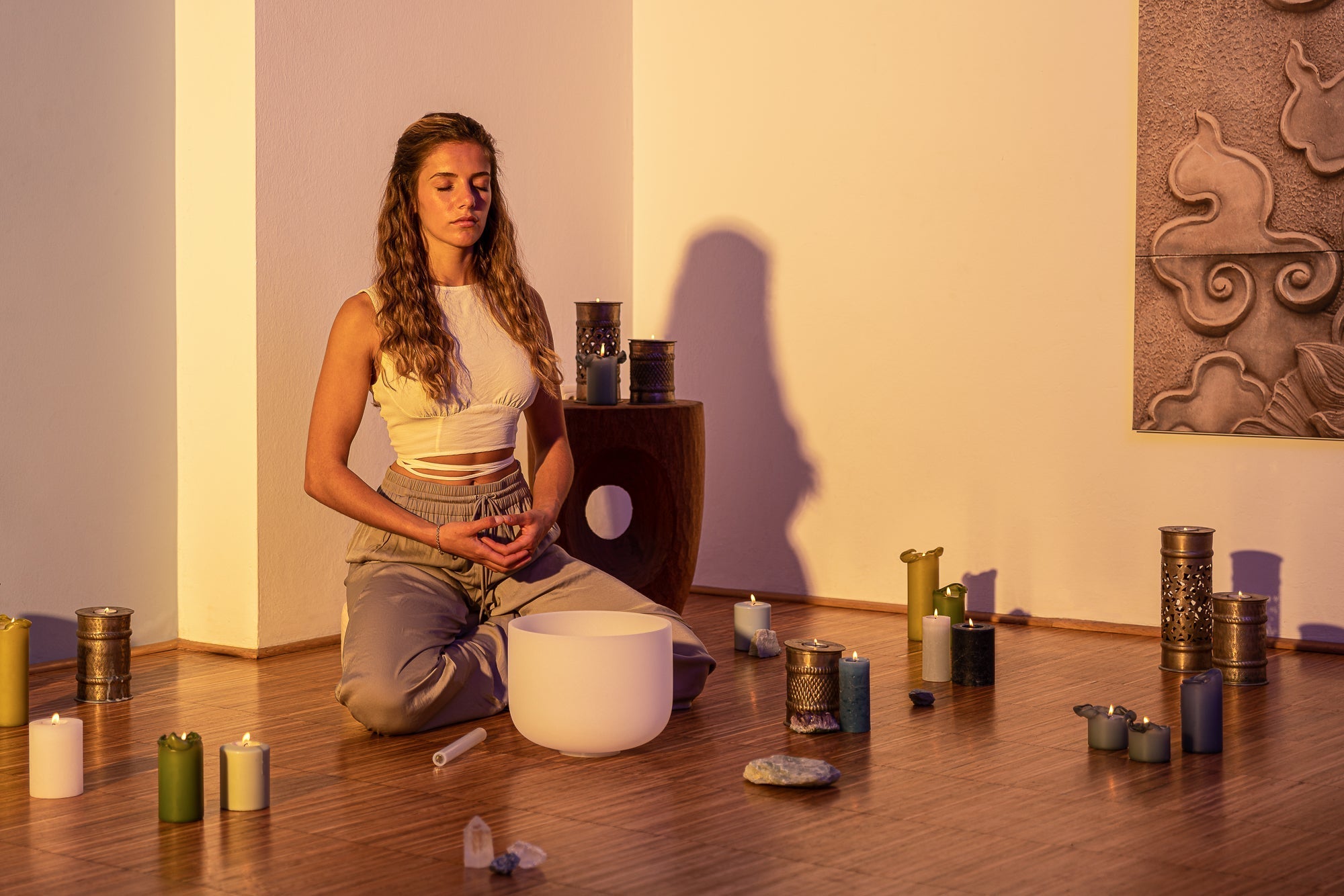 432 Hz Crystal Singing Bowl Chakra Set - 7 Pure White Quartz Bowls (8"–14") | 432 Hz White-Frosted Crystal Singing Bowl Set | Wiccan Center