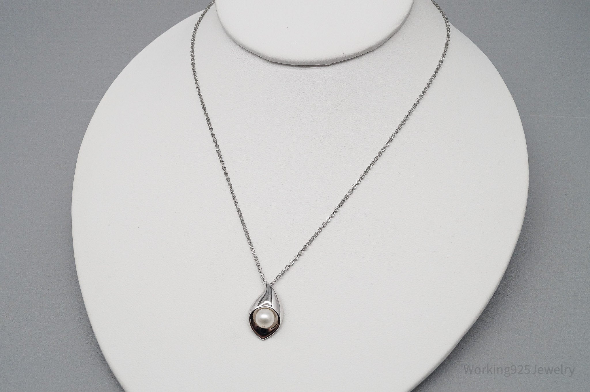 Vintage Pearl Sterling Silver Necklace - 16" | Jewelry > Necklaces | Wiccan Center