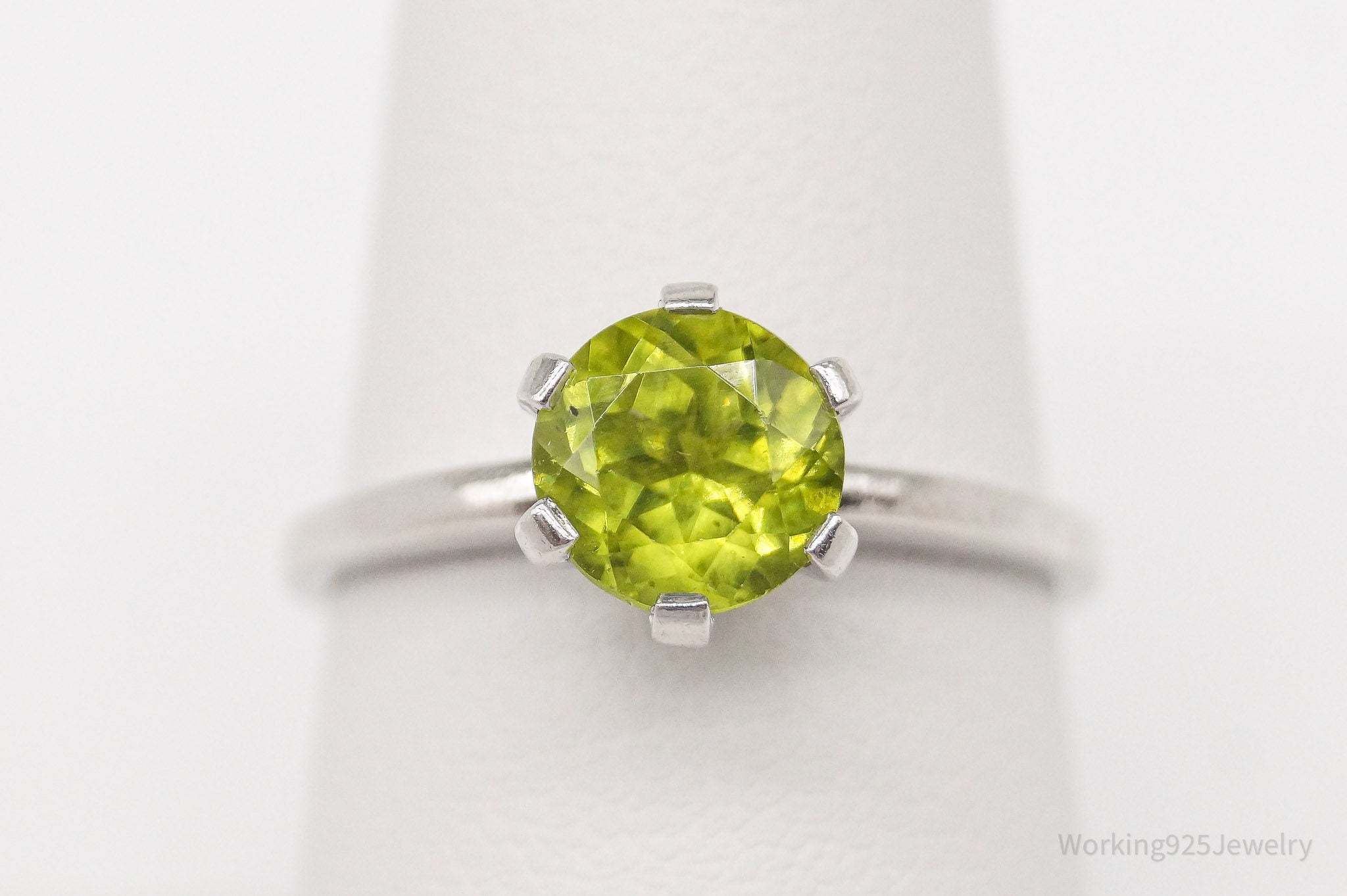 Vintage Green Peridot Sterling Silver Ring - Size 8 | Jewelry > Rings | Wiccan Center