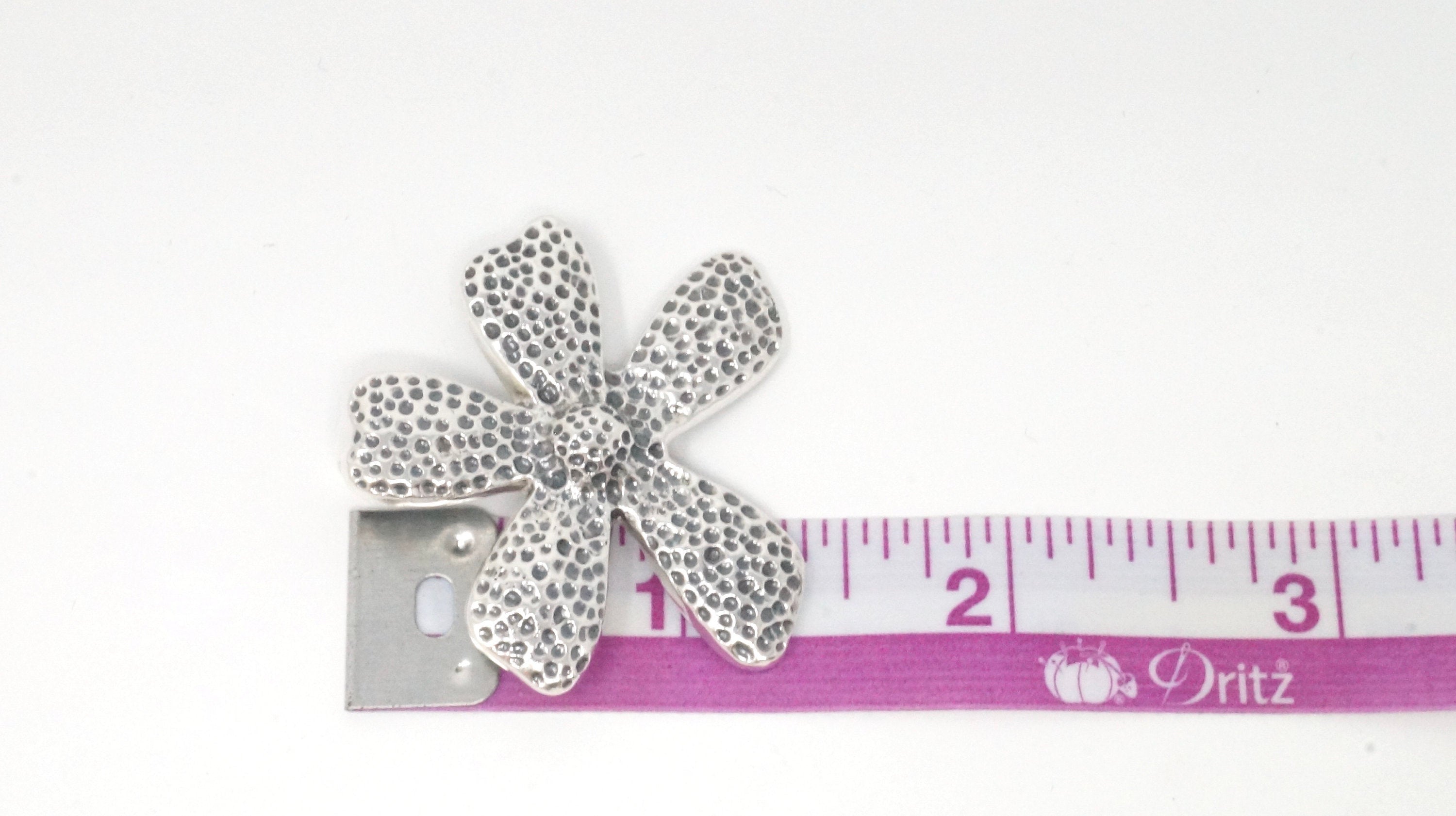 Vintage Designer Silpada Sterling Silver Hammered Daisy Flower Necklace Pendant | Jewelry > Necklaces > Pendants | Wiccan Center