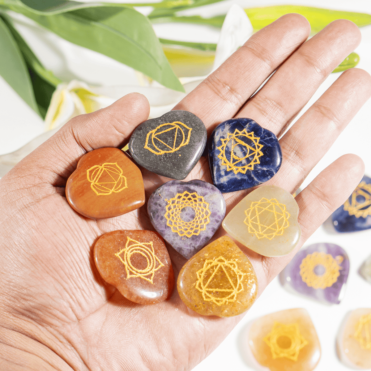 Chakra Crystals Set, Heart Shaped Reiki 7 Chakra Stones Set, Wooden Grid Plate, Selenite Log