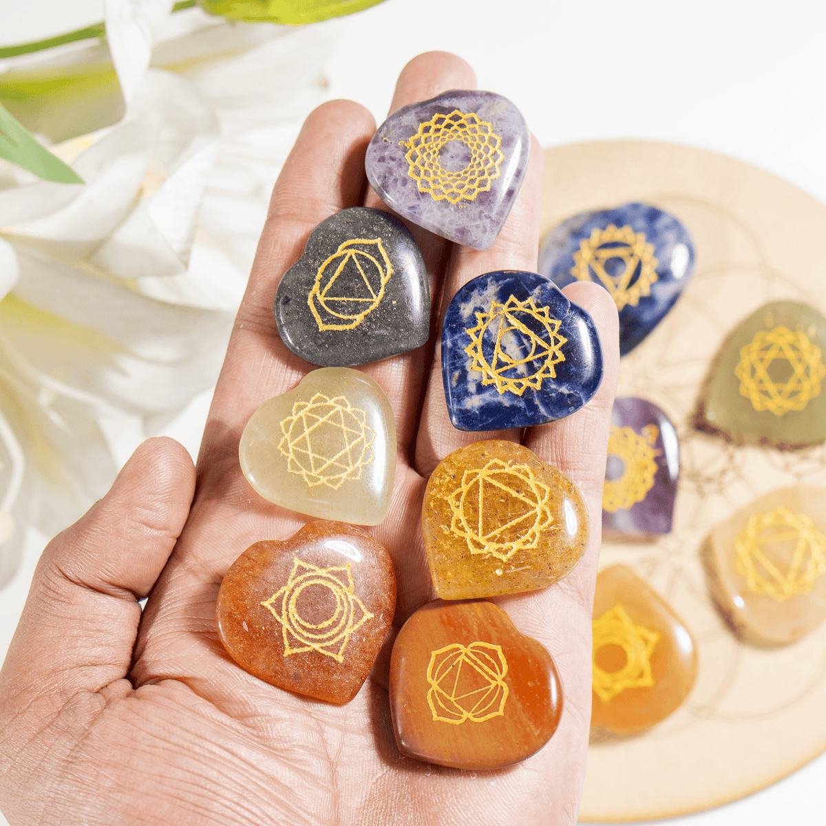 Chakra Crystals Set, Heart Shaped Reiki 7 Chakra Stones Set, Wooden Grid Plate, Selenite Log