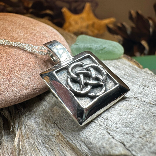 Dara Knot Necklace | Pendant | Wiccan Center