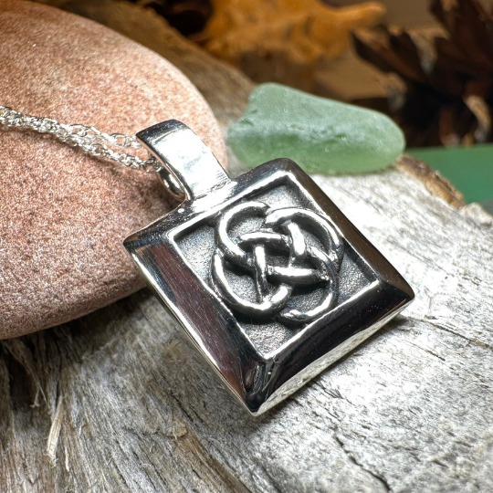 Dara Knot Necklace | Pendant | Wiccan Center