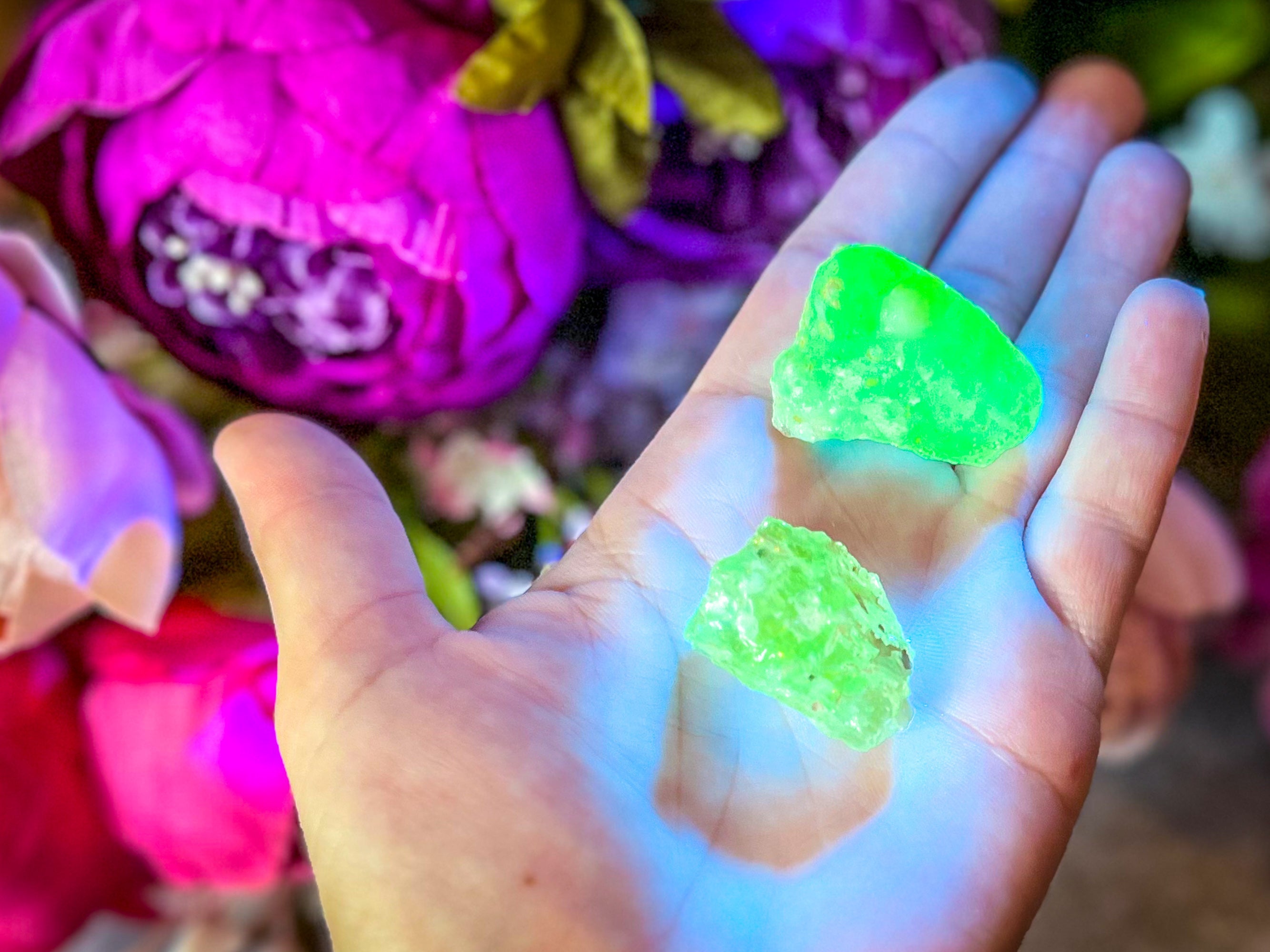 Hyalite Opal, Kryptonite, Fluorescent Minerals | | Wiccan Center