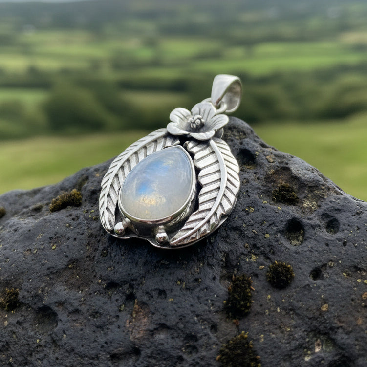 Celtic Leaf Necklace | Pendant | Wiccan Center