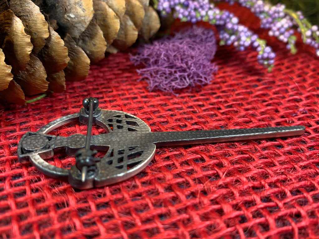 Penannular Celtic Kilt Pin - Handmade in Scotland | Kilt Pin | Wiccan Center