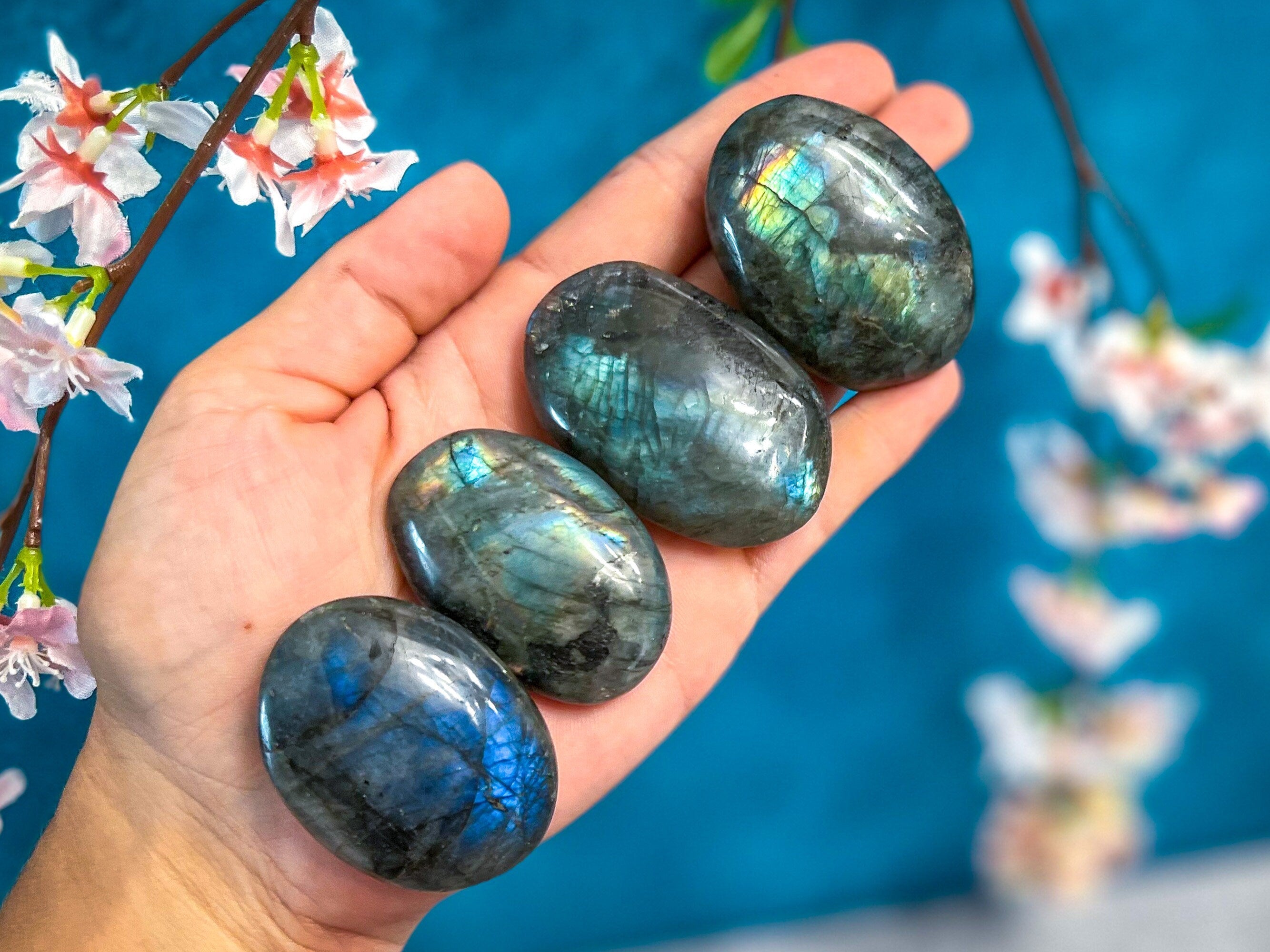 PRETTY Labradorite Palm Stone | | Wiccan Center