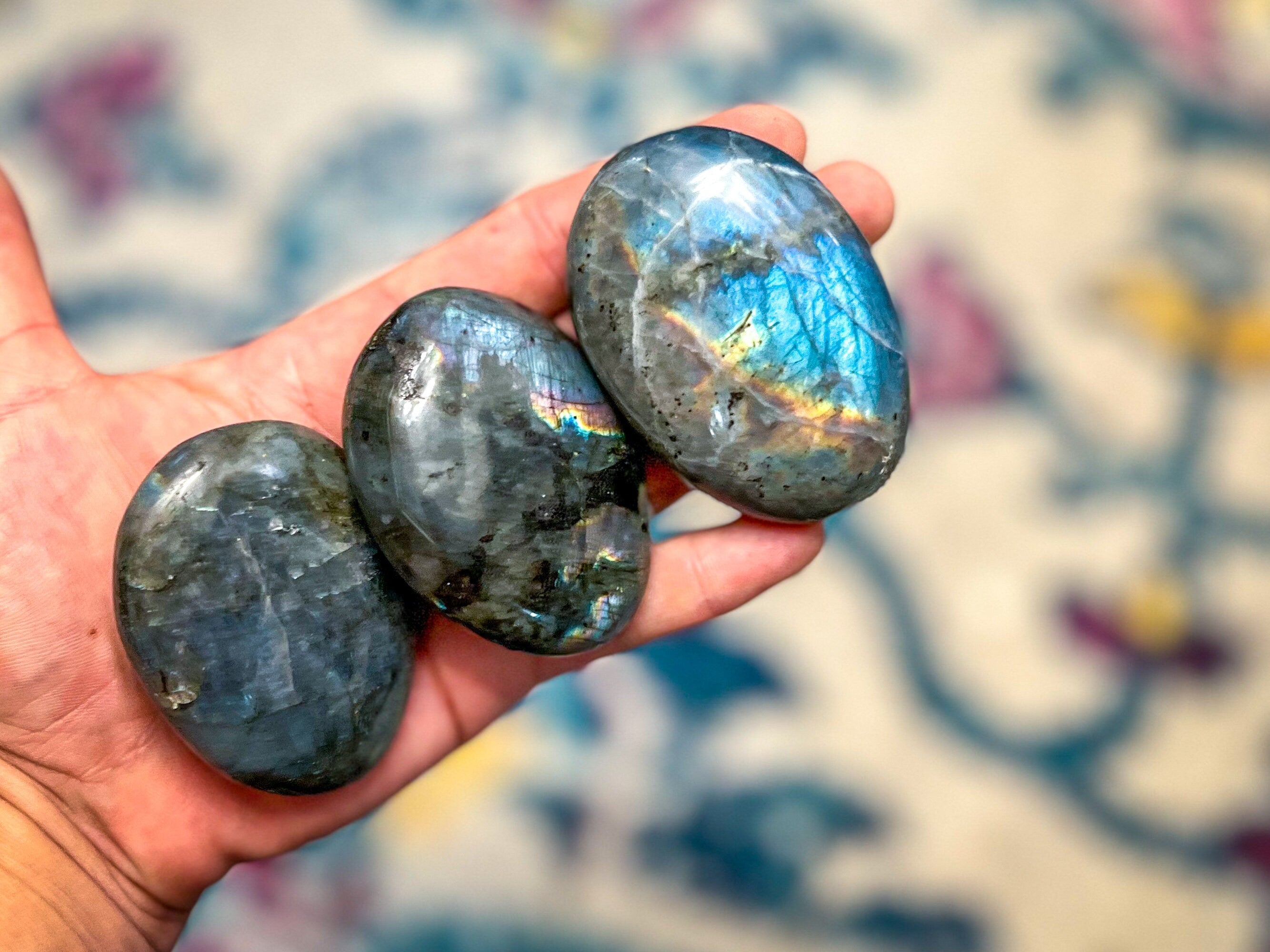 PRETTY Labradorite Palm Stone | | Wiccan Center