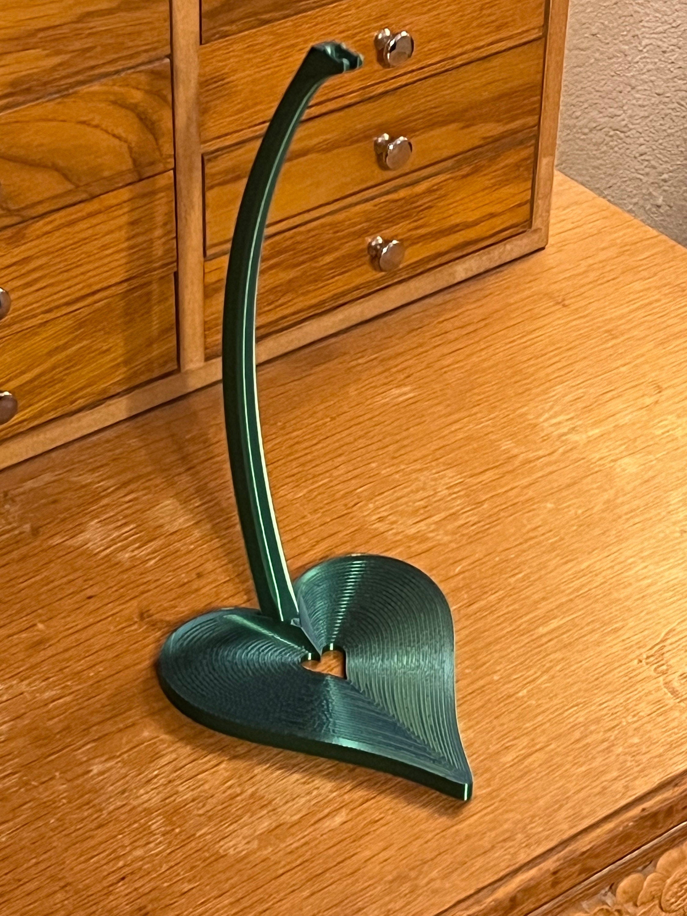 Heart Stand for Jewelry or Pendulums (3D Printed PLA Plastic) | | Wiccan Center