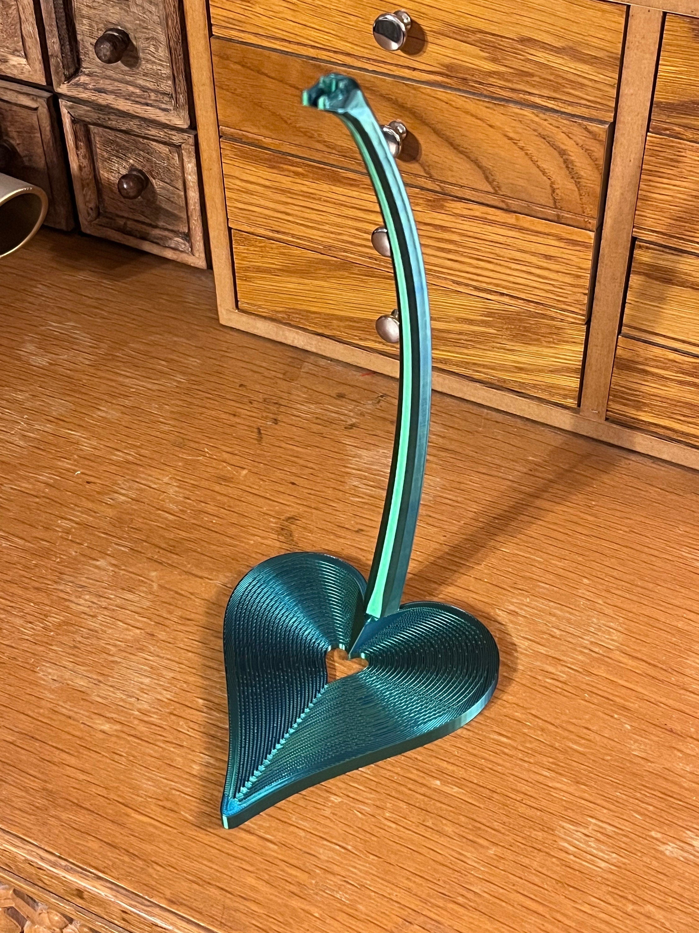 Heart Stand for Jewelry or Pendulums (3D Printed PLA Plastic) | | Wiccan Center