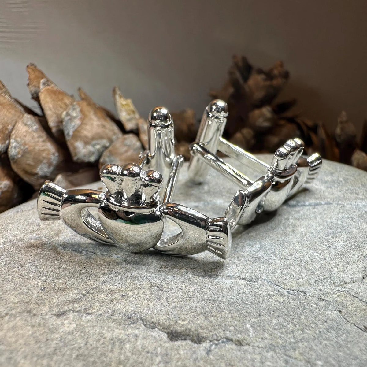 Fíorghrá Irish Claddagh Cufflinks for Men