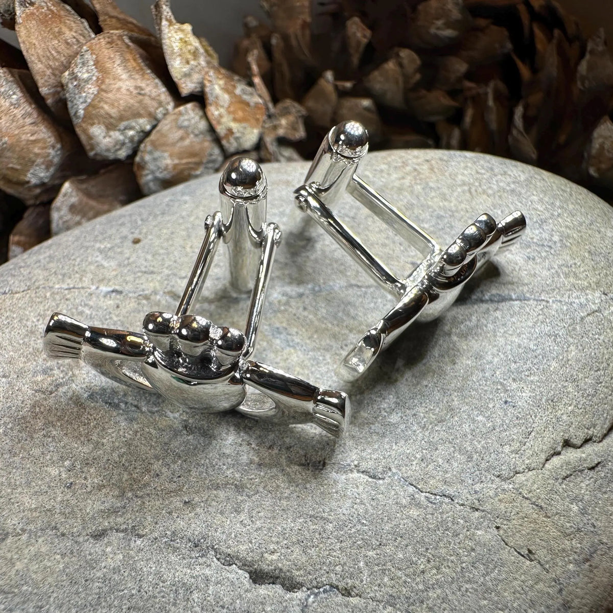 Fíorghrá Irish Claddagh Cufflinks for Men