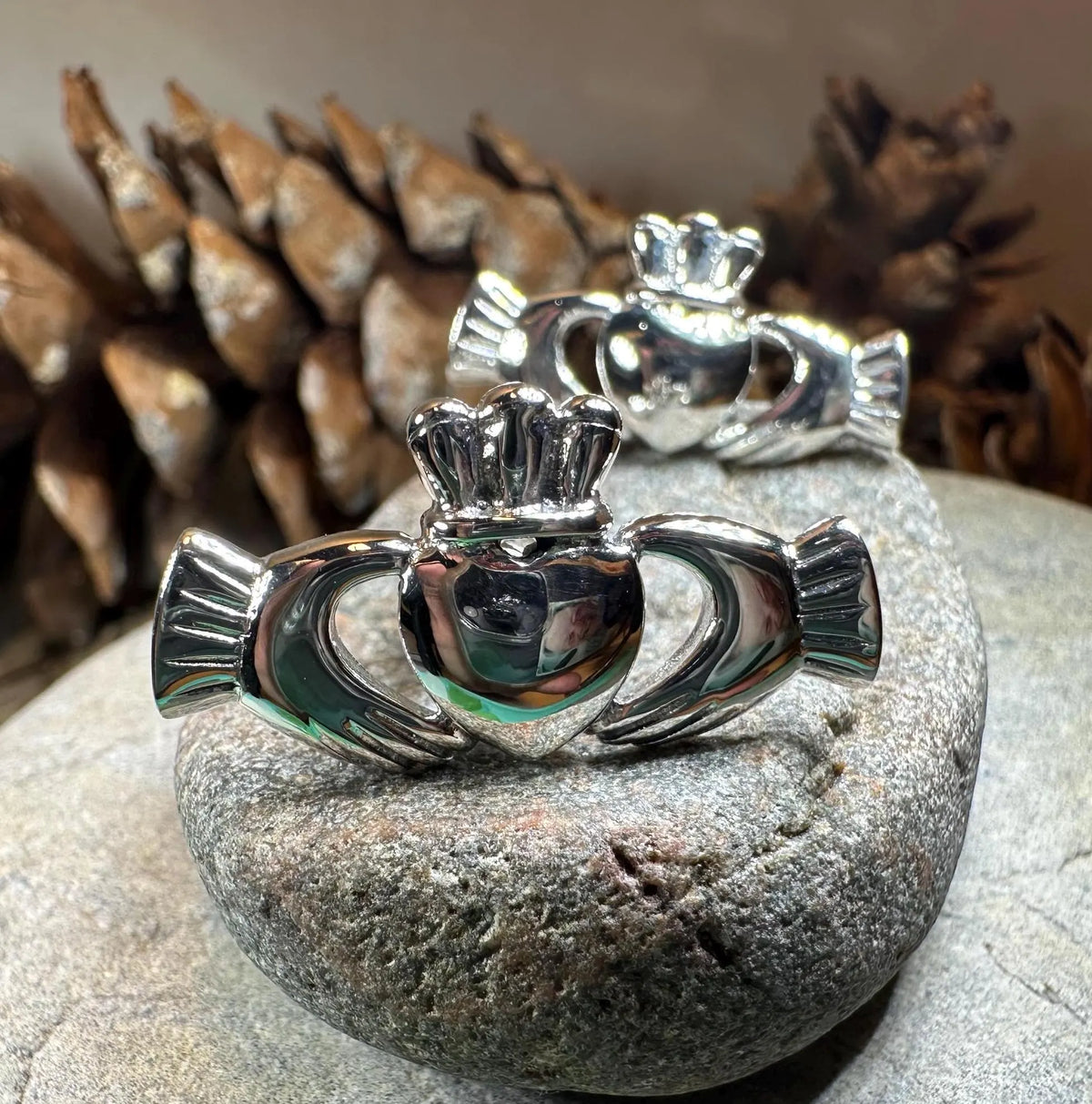 Fíorghrá Irish Claddagh Cufflinks for Men