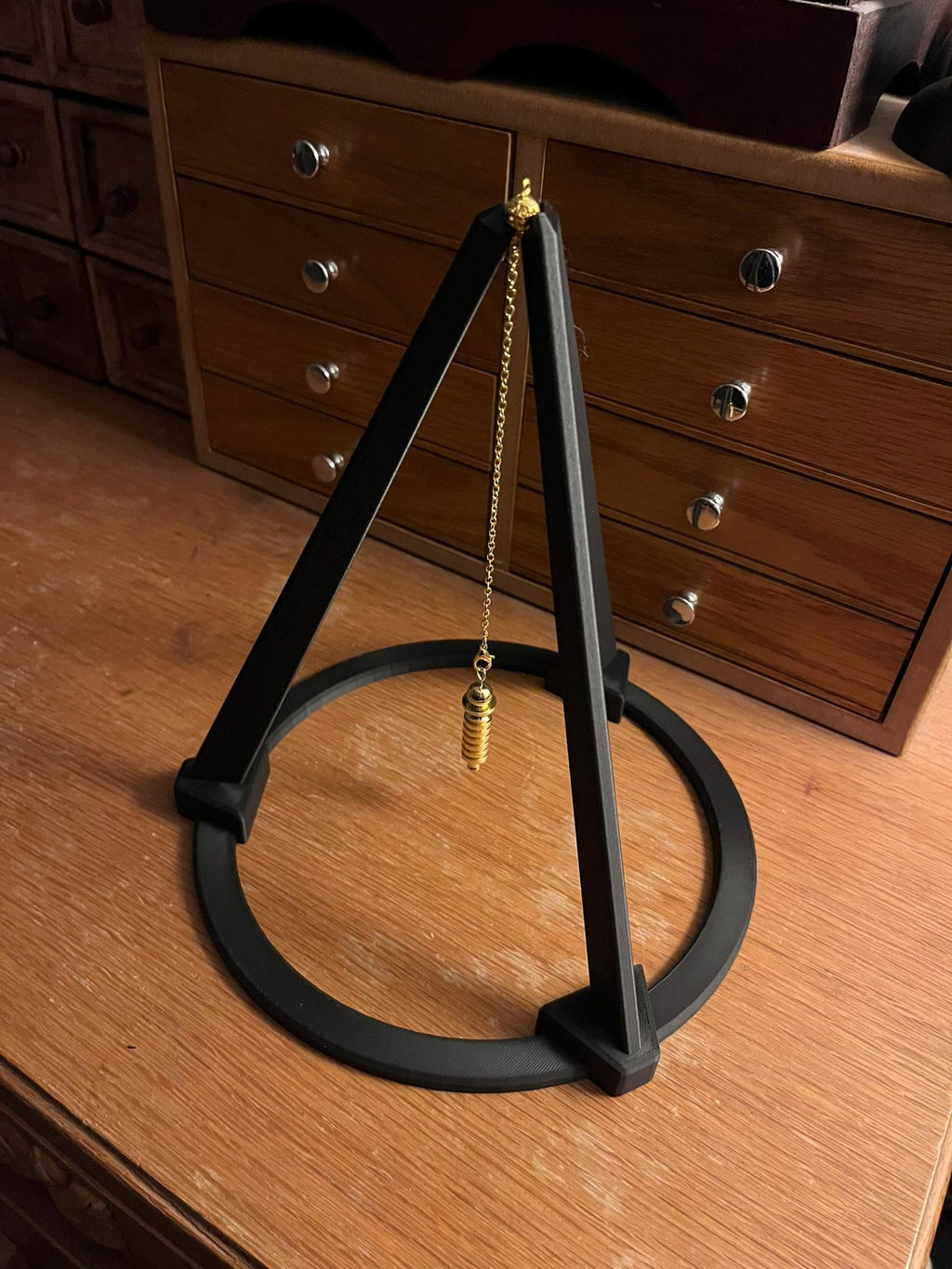Large Pendulum Tripod Stand – 3D‑Printed Divination Tool | Gothic Altar Decor, Spiritual Focus & Manifestation | | Wiccan Center