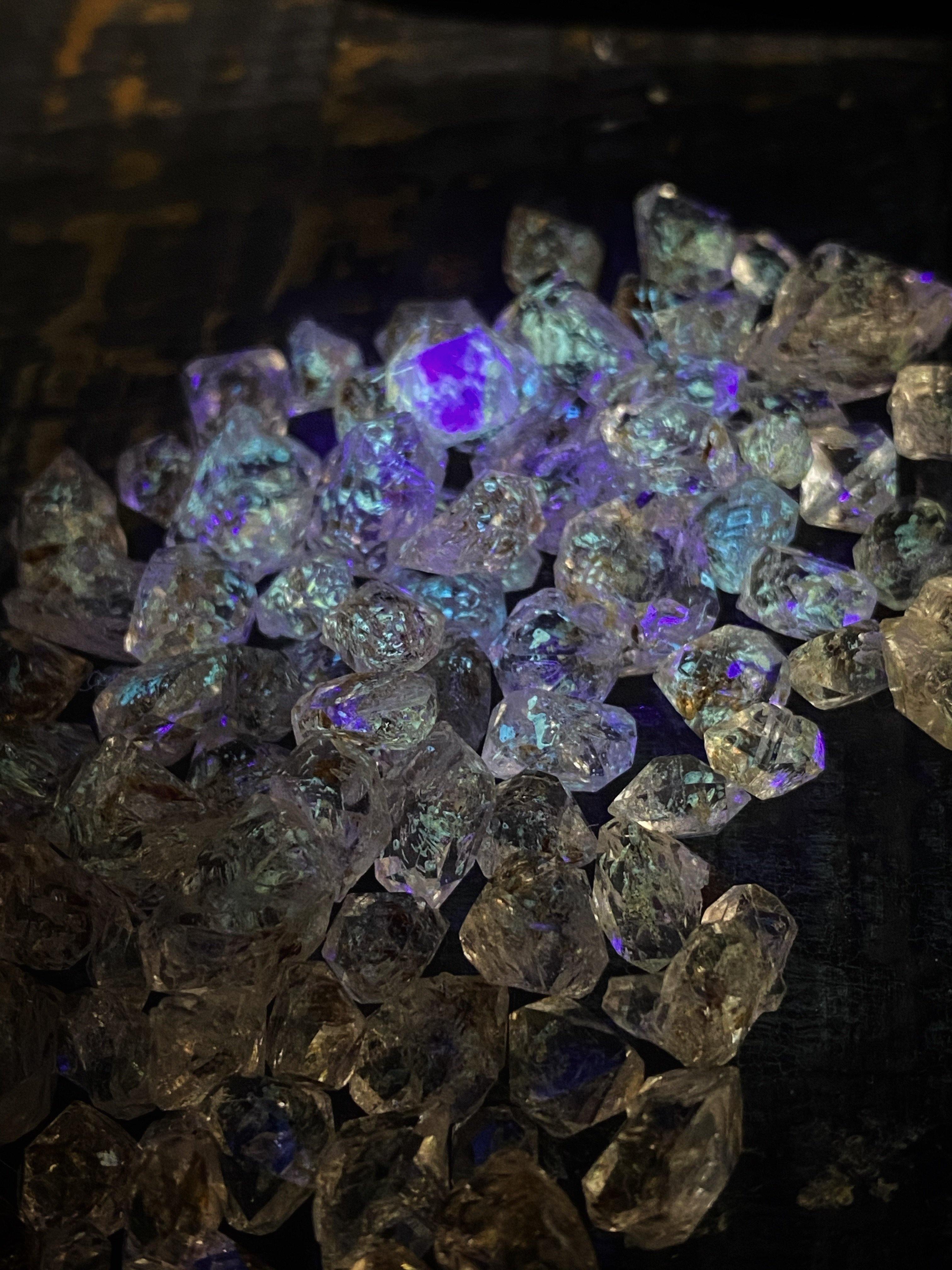 Black Carbon (fluorescent) Petroleum Herkimer-like Diamond Quartz (Enhydro) | Crystals | Wiccan Center