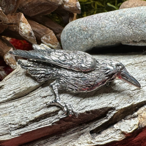 Tethra Realistic Raven Brooch in Sterling Silver