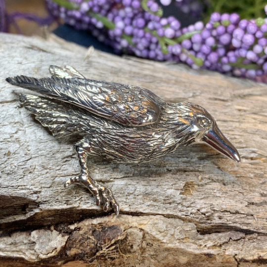 Tethra Realistic Raven Brooch in Sterling Silver