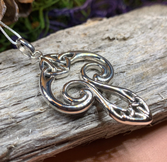 Yseult Celtic Knot Necklace in Sterling Silver