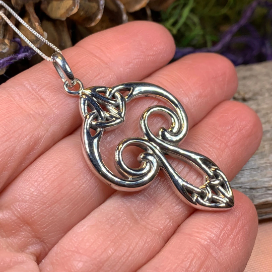 Yseult Celtic Knot Necklace in Sterling Silver