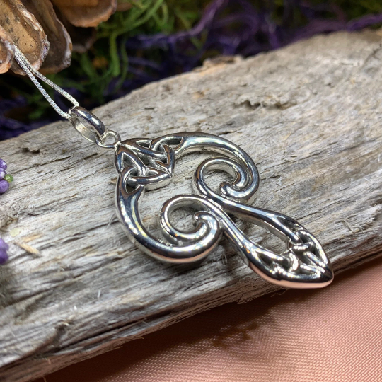 Yseult Celtic Knot Necklace in Sterling Silver