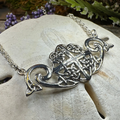 Keavy Trinity Knot Necklace in Sterling Silver