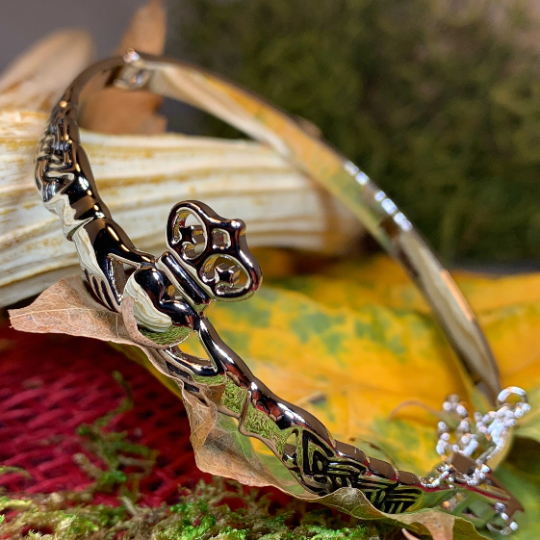 Claddagh Irish Bracelet | Cuff Bracelet | Wiccan Center