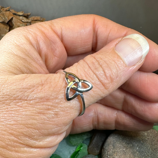 Echo Celtic Trinity Knot Ring in Sterling Silver