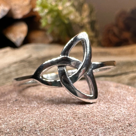 Echo Celtic Trinity Knot Ring in Sterling Silver