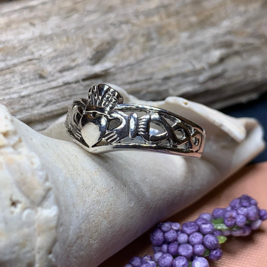 Irish Claddagh Chevron Ring in Sterling Silver